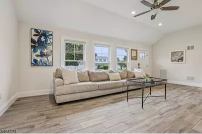 4 Stuart Ln, Wayne, NJ 07470 - Photo 5