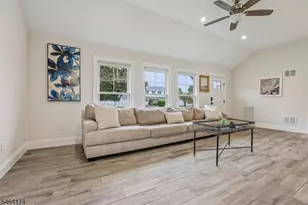 4 Stuart Ln, Wayne, NJ 07470 - Photo 5