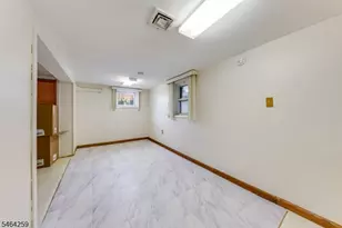 914 Woodlawn Ave, Linden, NJ 07036 - Photo 19
