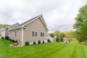 2 Bluffs Ct, Hamburg, NJ 07419 - Photo 35