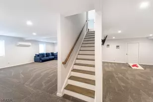 2 Bluffs Ct, Hamburg, NJ 07419 - Photo 25