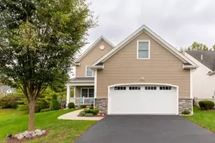 2 Bluffs Ct, Hamburg, NJ 07419 - Photo 1