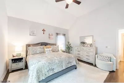 2 Bluffs Ct, Hamburg, NJ 07419 - Photo 13
