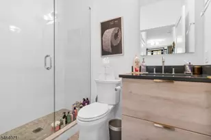 386 5th St, Jersey City, NJ 07302 - Photo 9
