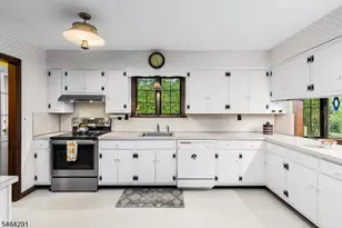 183 Eyland Ave, Roxbury Township, NJ 07876 - Photo 11