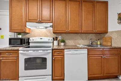 80A Troy Dr #A, Springfield, NJ 07081 - Photo 3