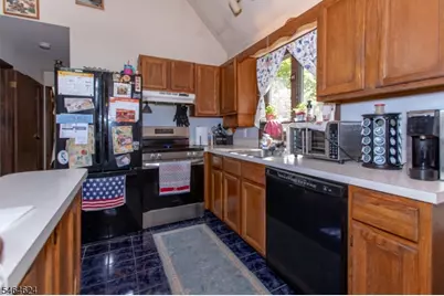 9 White Pine Trl, Wantage, NJ 07461 - Photo 5