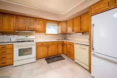 385 Jensen Ave, Rahway, NJ 07065 - Photo 7