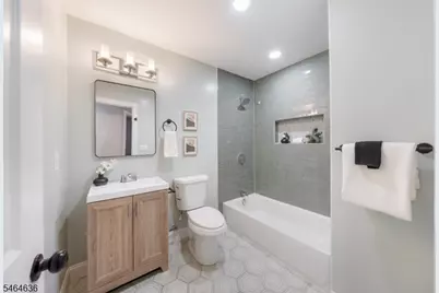 28 Taranto Ct, Maplewood, NJ 07040 - Photo 5