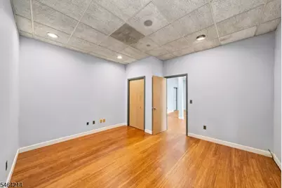29 Summit Ave, Clifton, NJ 07013 - Photo 31