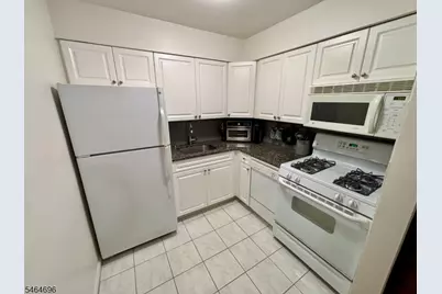 605 Grove St #E10, Clifton, NJ 07013 - Photo 15