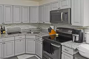 195 N Beverwyck Rd, Parsippany, NJ 07034 - Photo 3