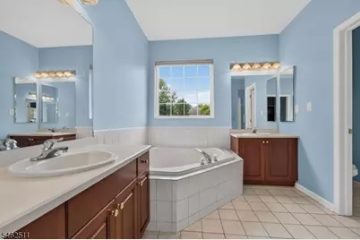 38 Victoria Dr, White Township, NJ 07823 - Photo 5