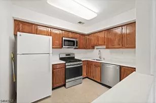104 Heritage Blvd, West Windsor Township, NJ 08540 - Photo 5