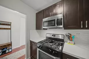 2000 Linwood Ave, Fort Lee, NJ 07024 - Photo 9