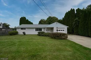 303 Carol Dr, Hackettstown, NJ 07840 - Photo 3