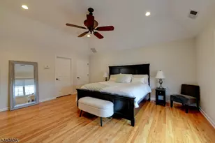 26 Liberty Ct, Fairfield, NJ 07004 - Photo 17