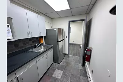 107 Stuyvesant Ave, Lyndhurst Township, NJ 07071 - Photo 7
