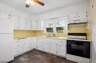 29 Gregory Dr, Roxbury Township, NJ 07847 - Photo 13