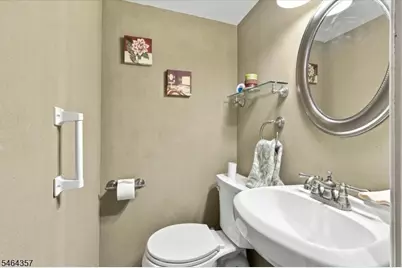 93 N Stoughton St, Bergenfield, NJ 07621 - Photo 21