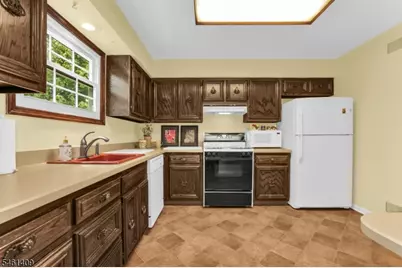 209 Cedar St, Cedar Grove, NJ 07009 - Photo 9