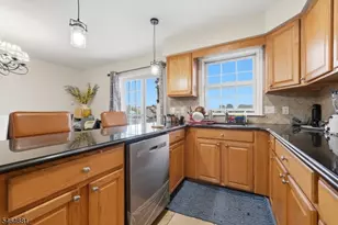 7 Harbor Front Ct, Elizabeth, NJ 07206 - Photo 7