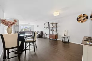 7 Harbor Front Ct, Elizabeth, NJ 07206 - Photo 3