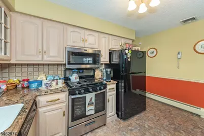 2 Rochambeau Rd, Pequannock Township, NJ 07444 - Photo 7
