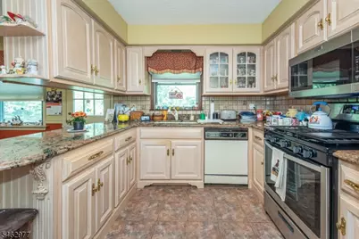 2 Rochambeau Rd, Pequannock Township, NJ 07444 - Photo 9
