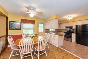 2 Rochambeau Rd, Pequannock Township, NJ 07444 - Photo 9