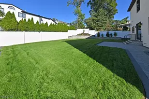 119 Arnot Pl, Paramus, NJ 07652 - Photo 35