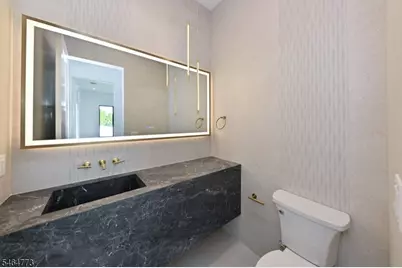 119 Arnot Pl, Paramus, NJ 07652 - Photo 11