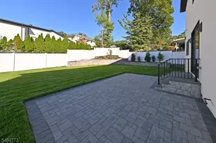 119 Arnot Pl, Paramus, NJ 07652 - Photo 3