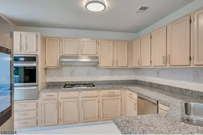 99 Castle Pointe Blvd, Piscataway Township, NJ 08854 - Photo 17