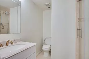 99 Castle Pointe Blvd, Piscataway Township, NJ 08854 - Photo 37