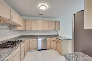 99 Castle Pointe Blvd, Piscataway Township, NJ 08854 - Photo 15