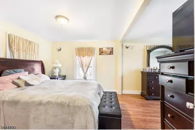 312 E 1st Ave, Roselle, NJ 07203 - Photo 9
