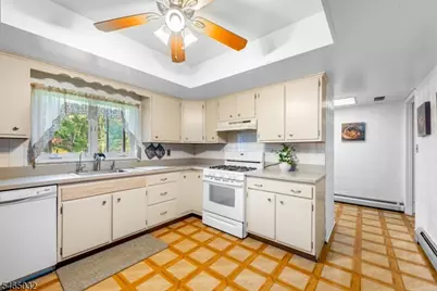 95 Eyland Ave, Roxbury Township, NJ 07876 - Photo 9