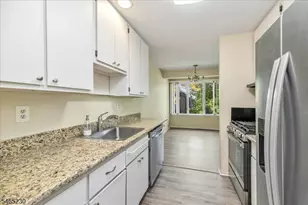132 Indian Hollow Court, Mahwah, NJ 07430 - Photo 5
