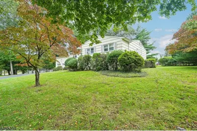 201 Kiwanis Dr, Wayne, NJ 07470 - Photo 3