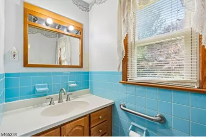 201 Kiwanis Dr, Wayne, NJ 07470 - Photo 17