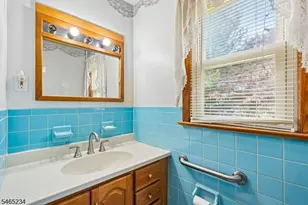 201 Kiwanis Dr, Wayne, NJ 07470 - Photo 17