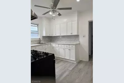 33 Grumman Ave, Apt 2., Newark, NJ 07112 - Photo 3