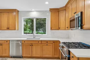 38 Billingsley Dr, Livingston, NJ 07039 - Photo 9