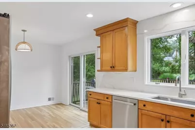 38 Billingsley Dr, Livingston, NJ 07039 - Photo 11