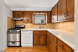 297 Lakeview Ave, Clifton, NJ 07011 - Photo 3