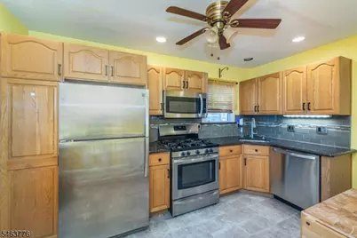 126 Hillman Dr, Elmwood Park, NJ 07407 - Photo 5