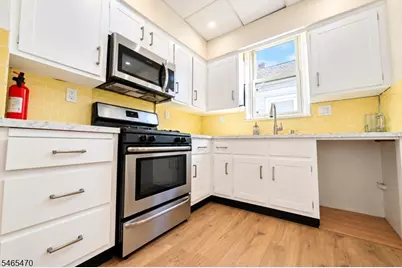 31 Blakely Pl, Garfield, NJ 07026 - Photo 7