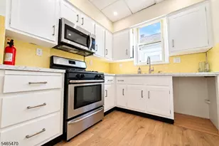 31 Blakely Pl, Garfield, NJ 07026 - Photo 7