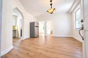 31 Blakely Pl, Garfield, NJ 07026 - Photo 5